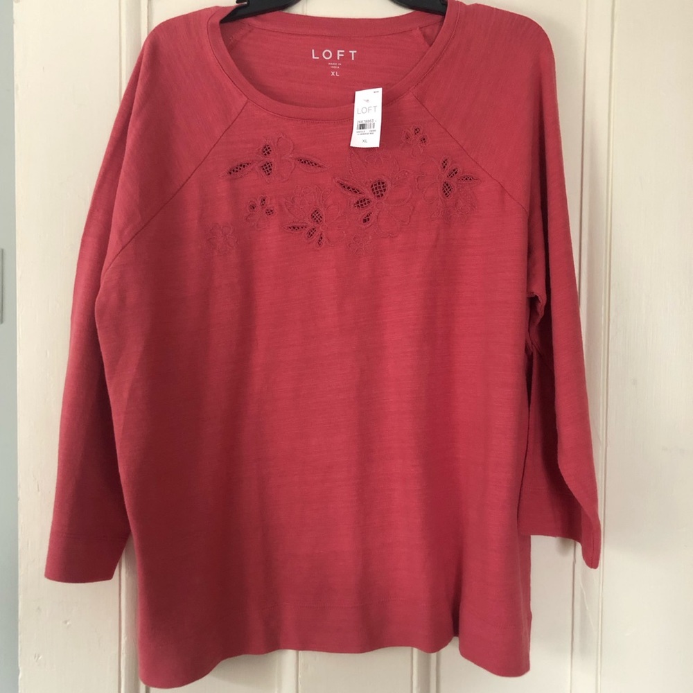 NWT- LOFT light sweatshirt w/ flower detail. XL
